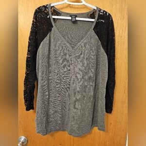 Torrid Sz 1 Lace Sleeve top